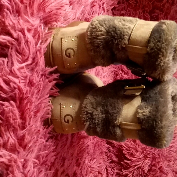 G by GBG guess grey suede boots with grey faux fur - Picture 6 of 10
